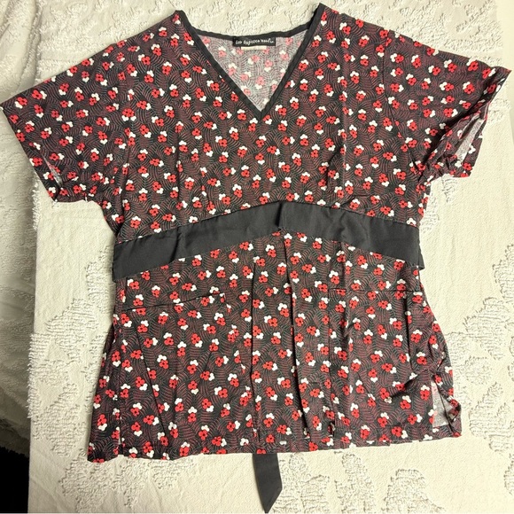 Floral and Patterned Woman’s Scrubs - Picture 4 of 9